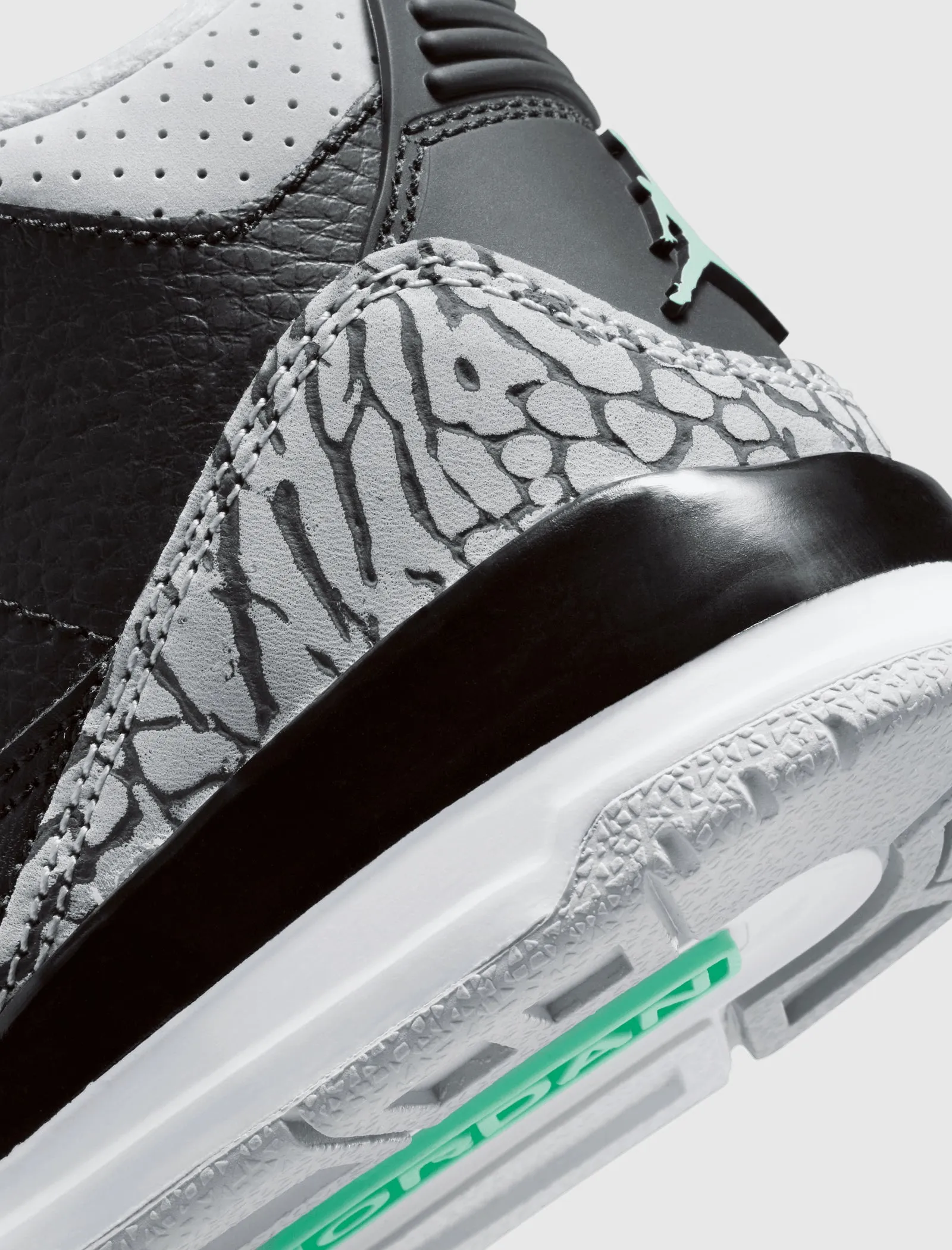 AIR JORDAN 3 RETRO BLACK/ GREEN GLOW PS