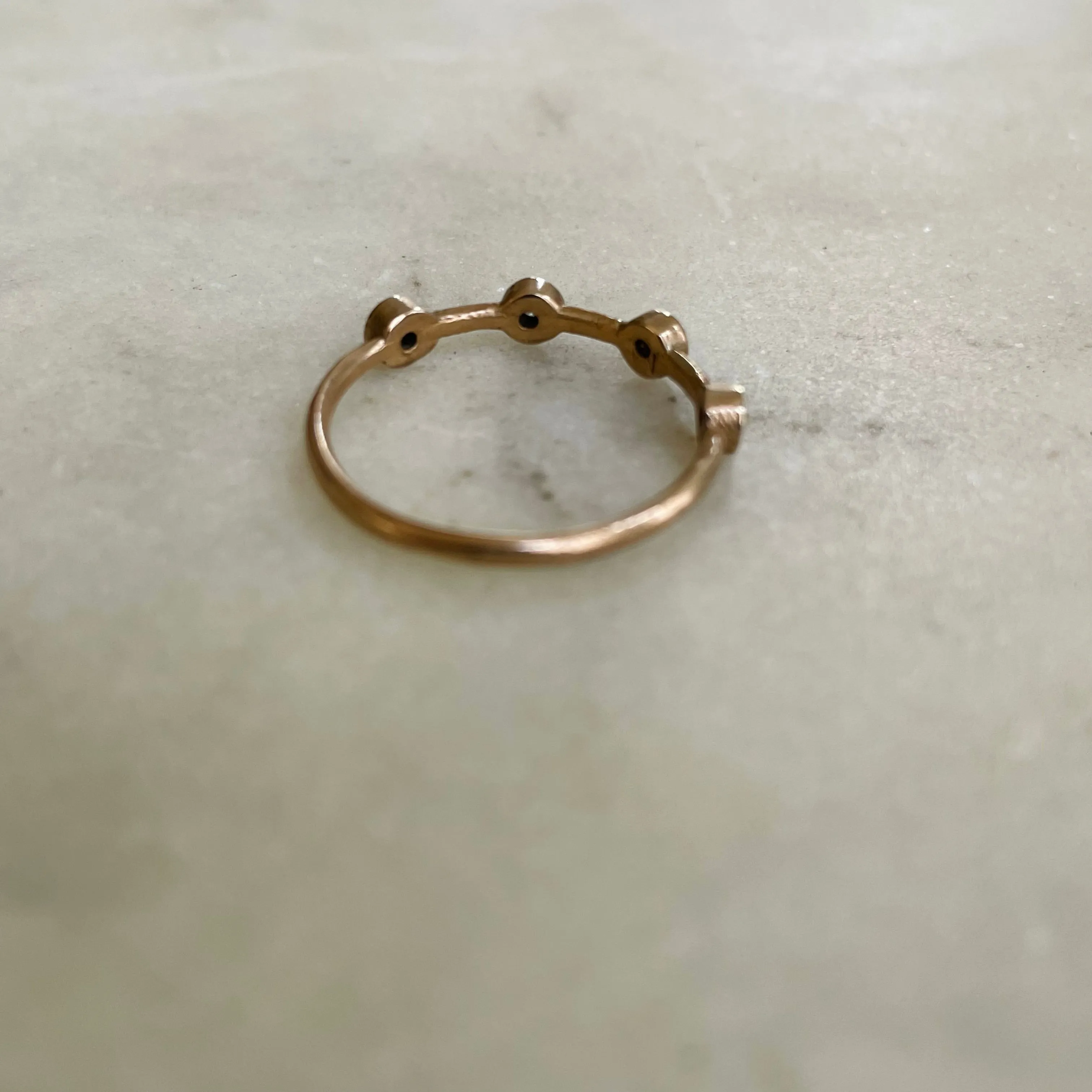 DOT TO DOT RING   DIAMOND