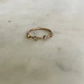 DOT TO DOT RING   DIAMOND