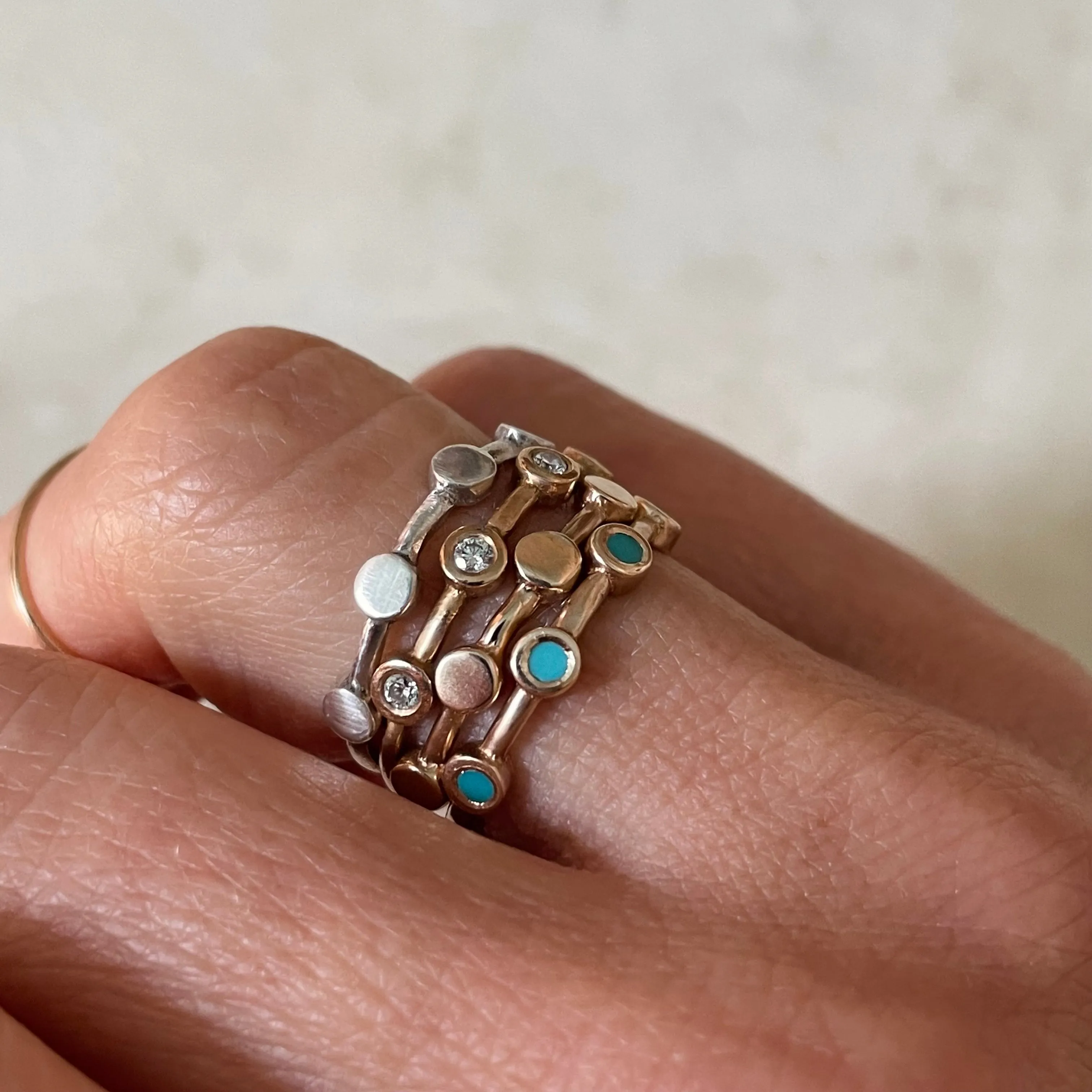 DOT TO DOT RING   DIAMOND