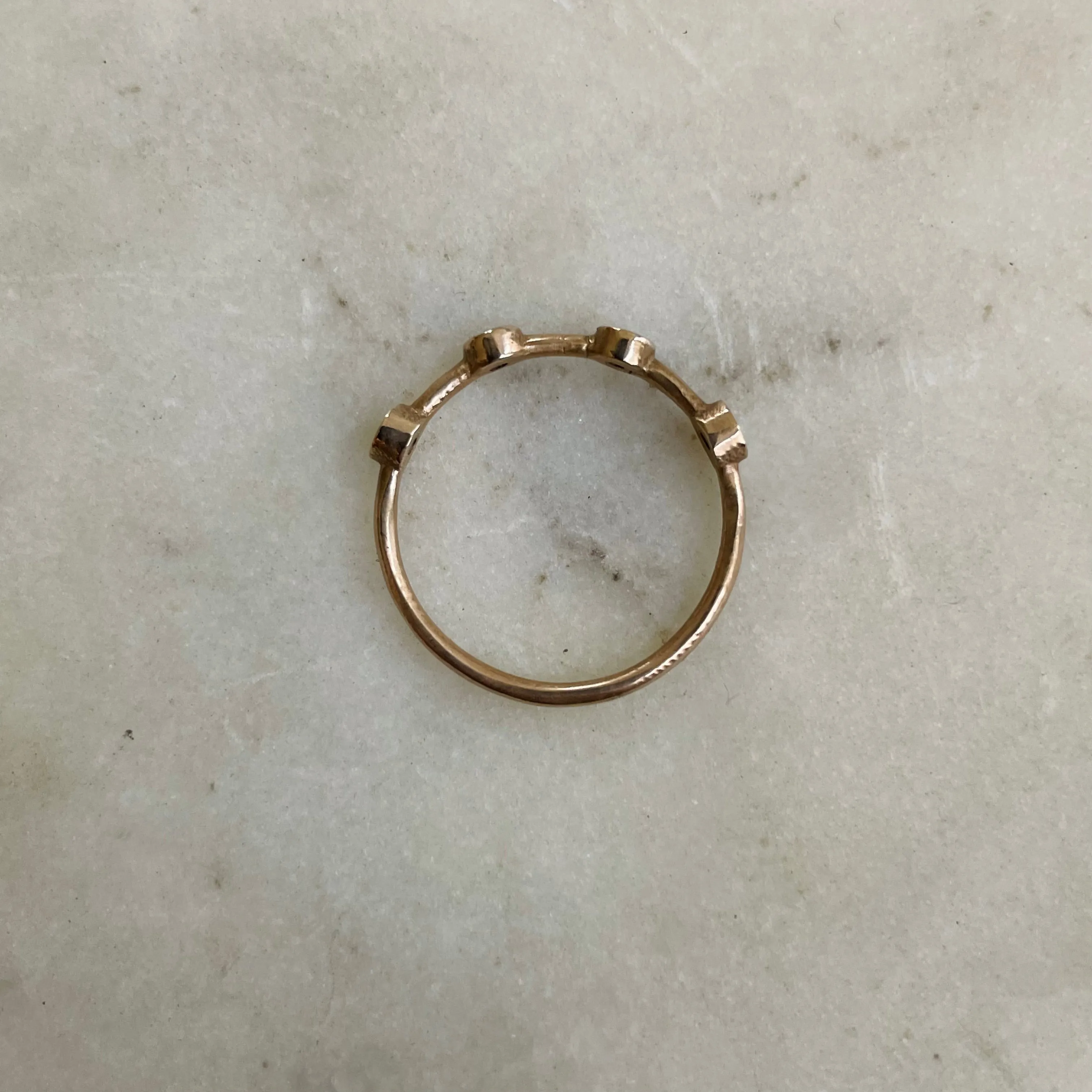 DOT TO DOT RING   DIAMOND