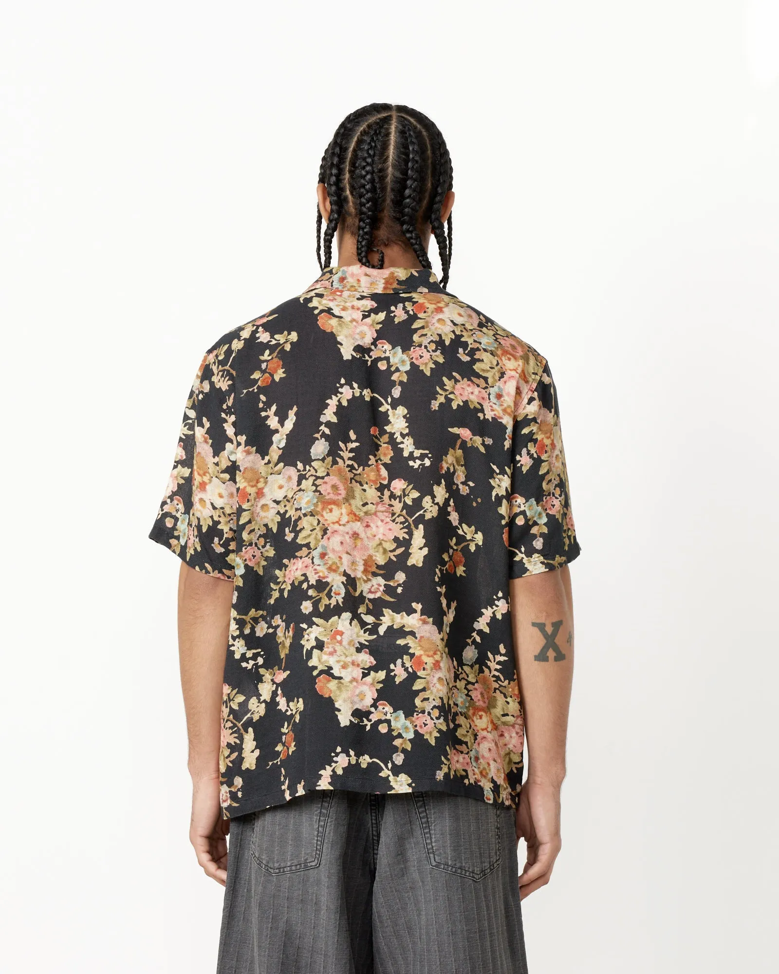 Elder Short Sleeve Shirt in Black Floral Tapestry