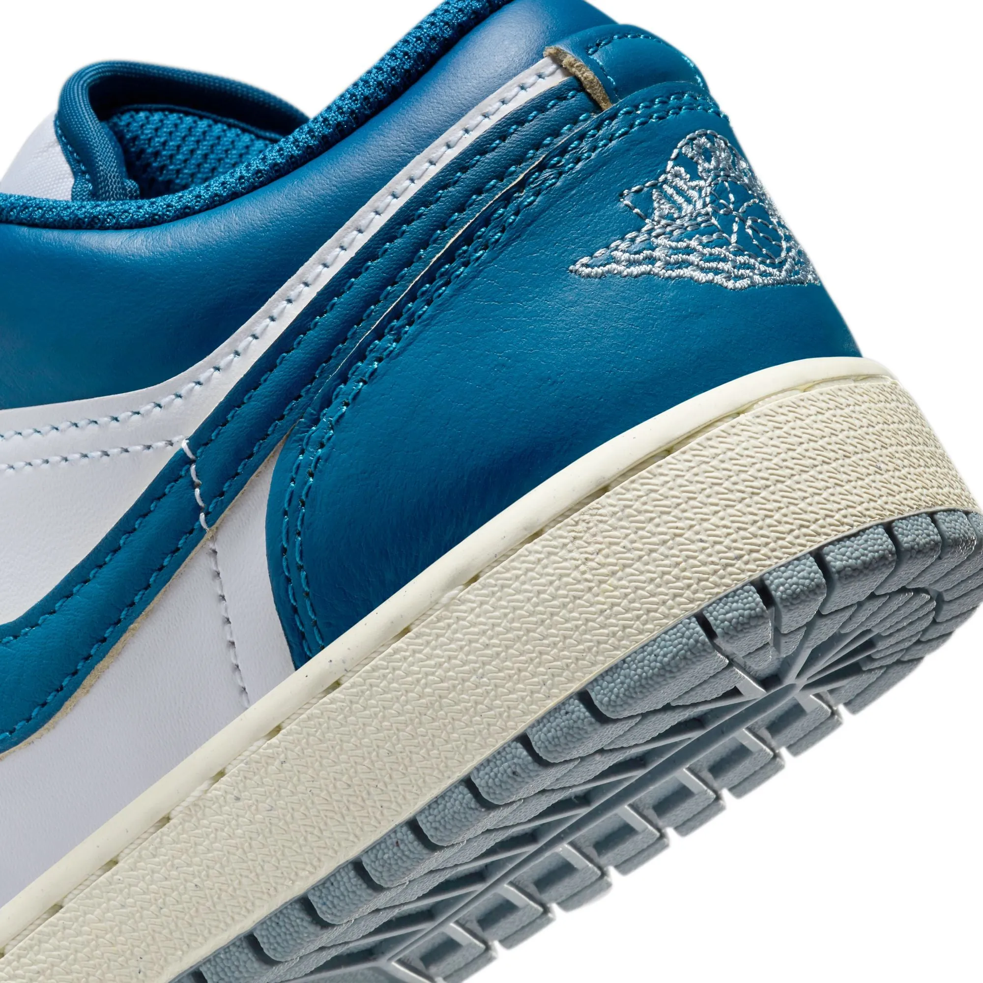 Grade School Air Jordan 1 Low SE GS White/Industrial Blue-Blue Grey-Sail FN9137-141