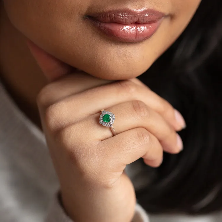 Vintage 18k Emerald and Diamond Cluster Ring Size 6.5